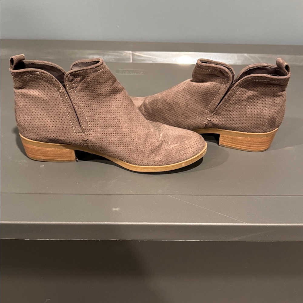 Universal Thread Booties - Picture 5 of 6